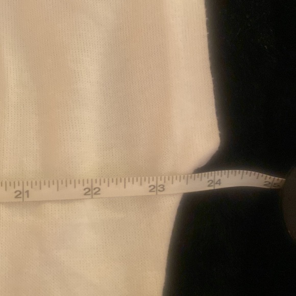 Short sleeve v-neck tee - Picture 4 of 6